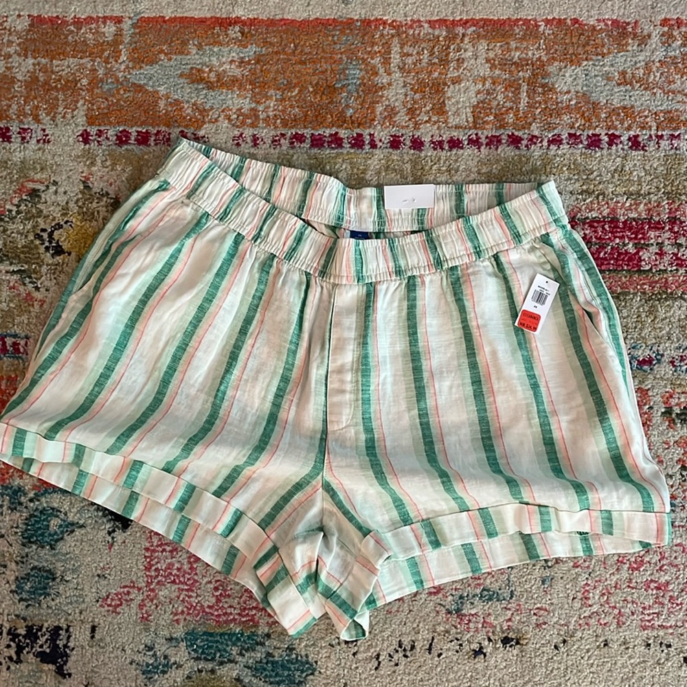 Old navy linen like Shorts